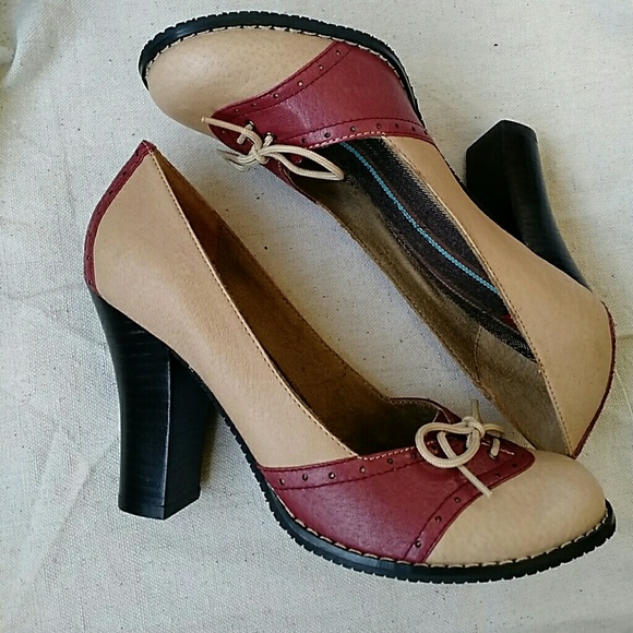 BC Footwear Shoes - BCFootwear BEES KNEES sz7/7.5 saddle shoe pumps